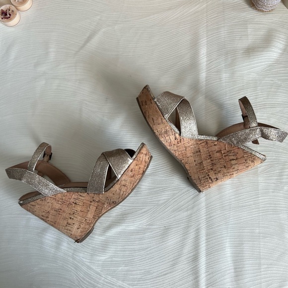 Steve Madden Gold Glitter Wedges Size 7.5 - Picture 4 of 4